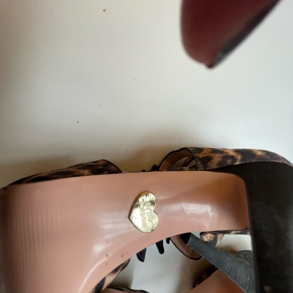 Betsy Johnson HEELS. size 8 - Picture 4 of 5